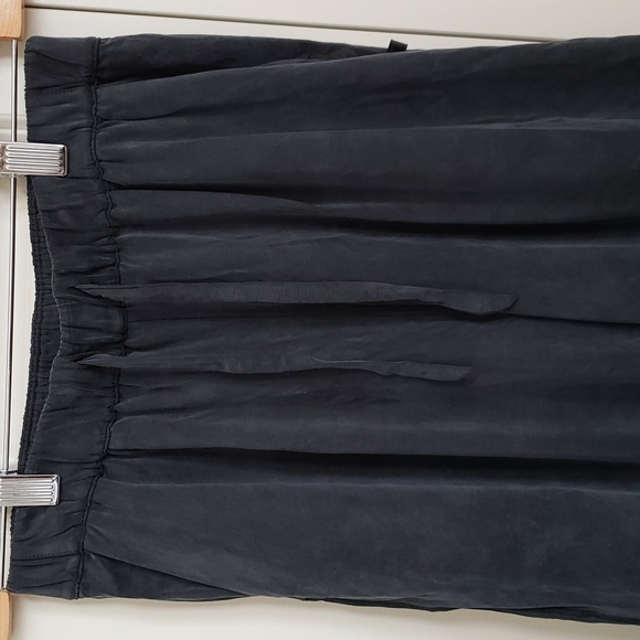 Relaxed high-waisted lululemon capris yoga pants in size 2 - Picture 2 of 5